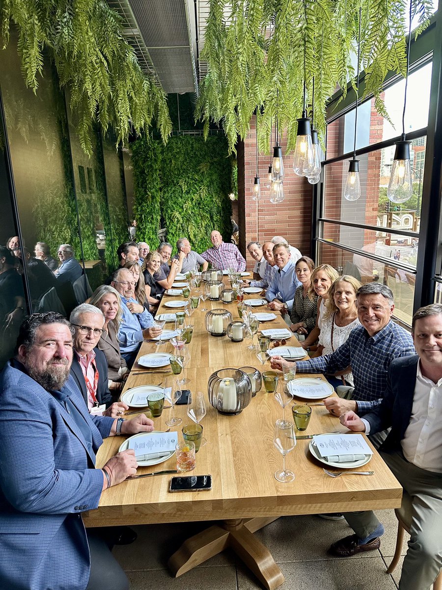 FuseAlliance's tweet image. Fuse Alliance Hits the Ground Running at NeoCon &amp;amp; Design Days! 
Board of directors meeting, exclusive sneak peek at Mohawk Group’s incredible new pop-up brand experience in the heart of Fulton Market for Design Days, and a fantastic dinner with Mohawk!  #NeoCon2024 #DesignDays