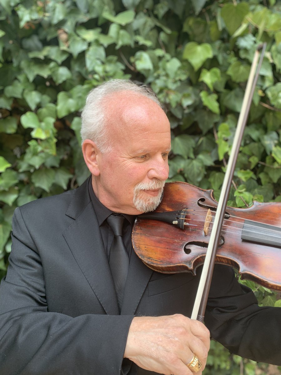 OCBA_MX's tweet photo. Como #SolistaInvitado del #Programa16 nos acompaña Oleg Gouk Czerwinski, violinista de origen ucraniano establecido en México desde 1990, tras una invitación para ocupar la posición de segundo concertino en la @otba_inbal, cargo que desempeña en la actualidad. https://t.co/dFi5SP8Dro