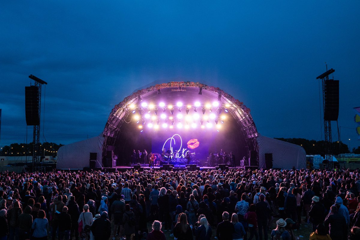 cambridgeclubuk's tweet photo. What. A. Weekend. 💖🪩 Thank you to everyone who came &amp; danced their socks off &amp; sang their lungs out with us. You brought that shiny CC energy and the sun smiled back☀️ Same again next year?! x
#festivals #festival #jessieware #chakakhan #natashabedingfield #melaniec #cambridge https://t.co/bkbKD9hOkz