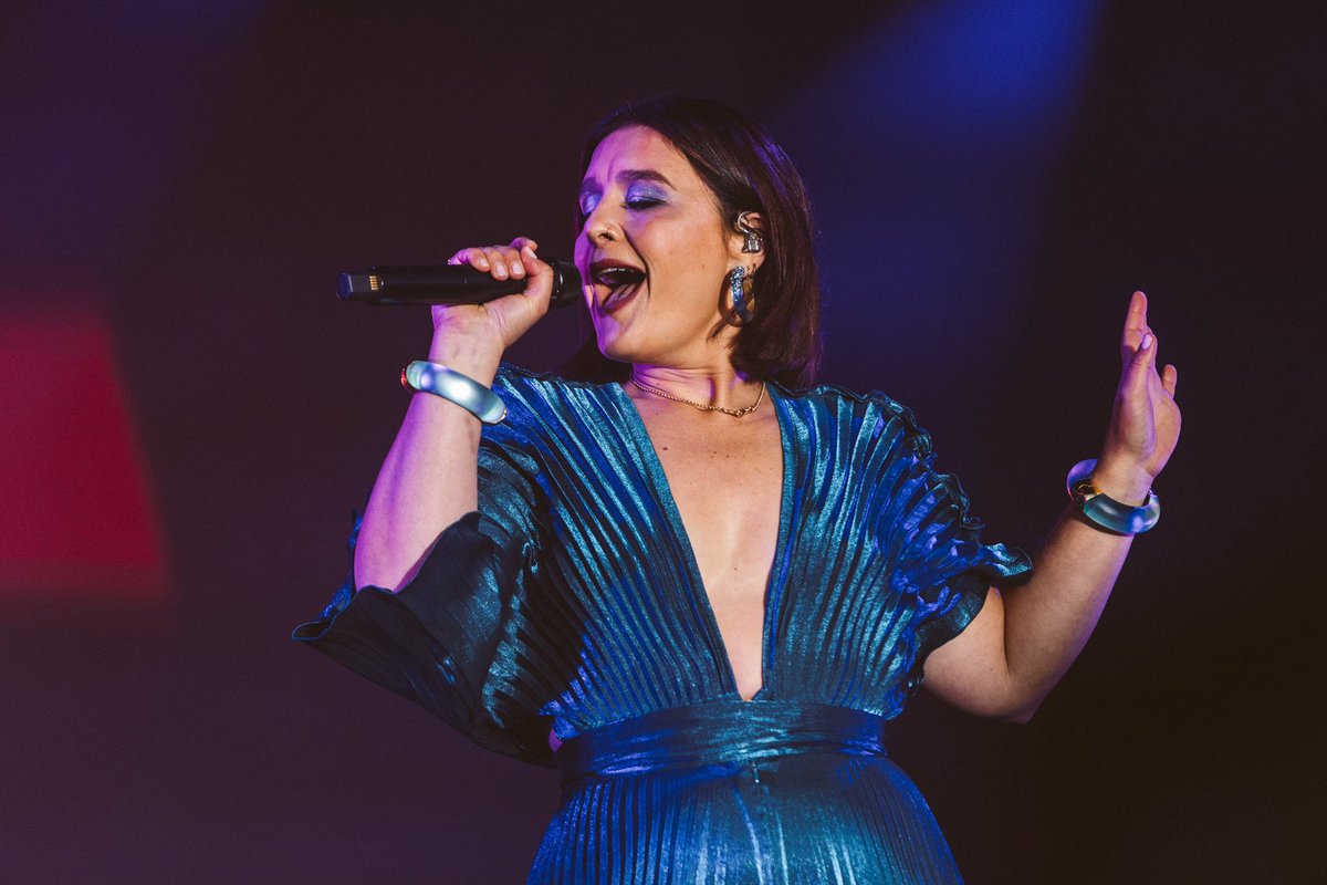 cambridgeclubuk's tweet photo. What. A. Weekend. 💖🪩 Thank you to everyone who came &amp; danced their socks off &amp; sang their lungs out with us. You brought that shiny CC energy and the sun smiled back☀️ Same again next year?! x
#festivals #festival #jessieware #chakakhan #natashabedingfield #melaniec #cambridge https://t.co/bkbKD9hOkz