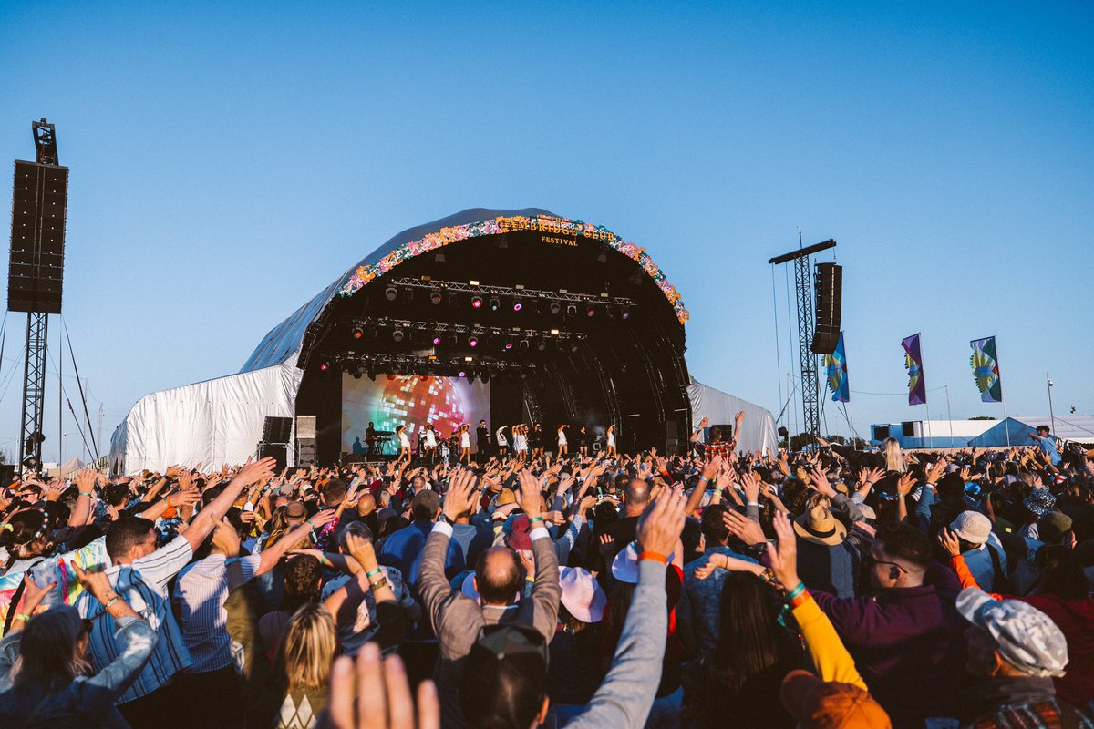 cambridgeclubuk's tweet photo. What. A. Weekend. 💖🪩 Thank you to everyone who came &amp; danced their socks off &amp; sang their lungs out with us. You brought that shiny CC energy and the sun smiled back☀️ Same again next year?! x
#festivals #festival #jessieware #chakakhan #natashabedingfield #melaniec #cambridge https://t.co/bkbKD9hOkz