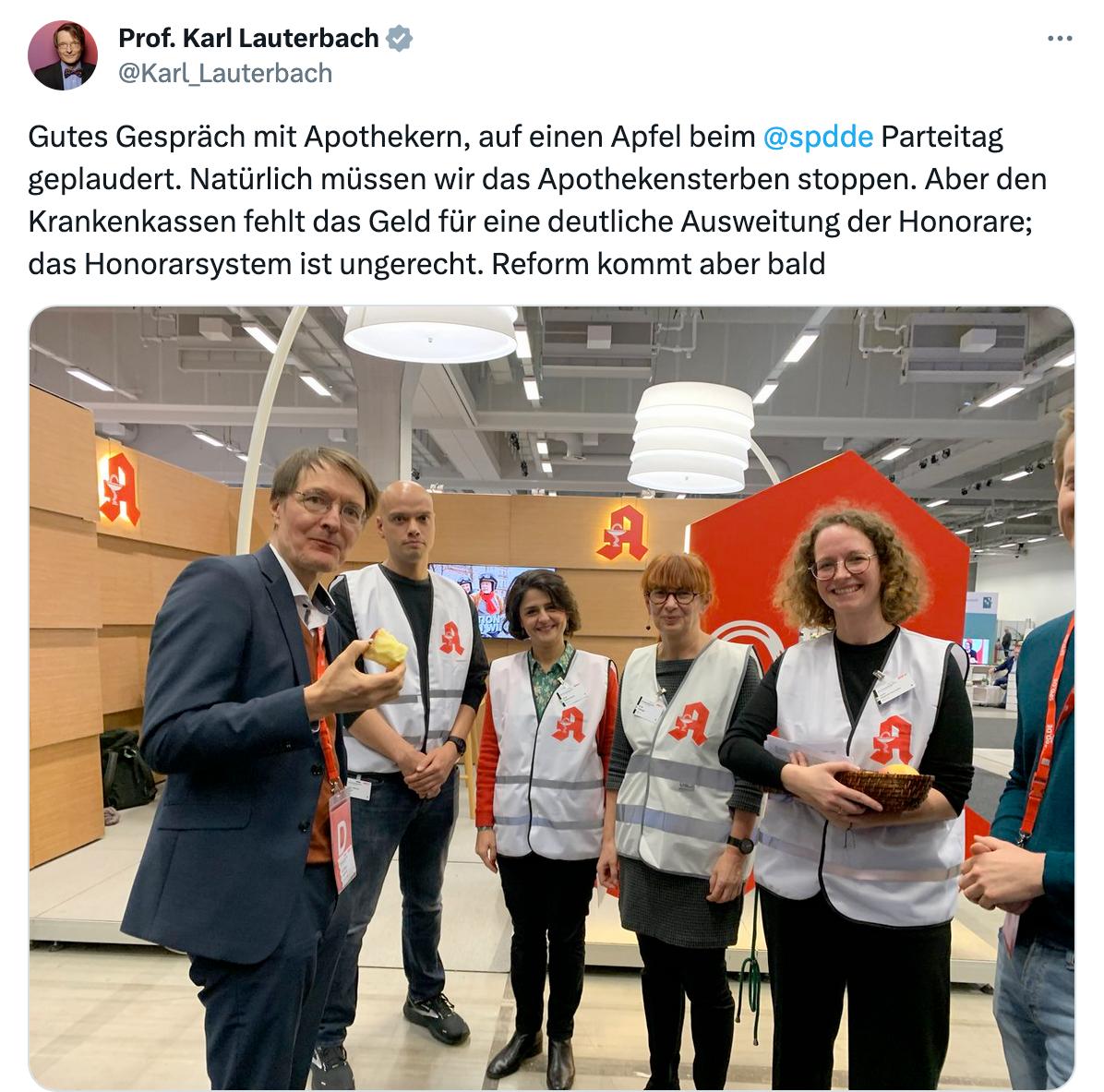 isnydoc's tweet photo. Datentankstelle zur Longevity ... die Apotheke: https://t.co/egwzE2QTwy
