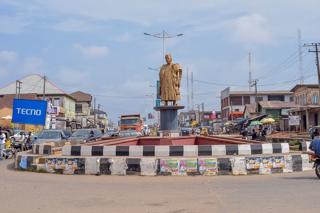 asunkybobo's tweet photo. Ìran bàbà tèmi lo'ni ìkòròdú. Nítorí tán bá dá ijebu State, àní láti gé'lẹ̀ dè 'ikodu ó.
Ijebu State Ijebu Ode. We won't stop dreaming. #IjebuState https://t.co/LW2eKpBpcM