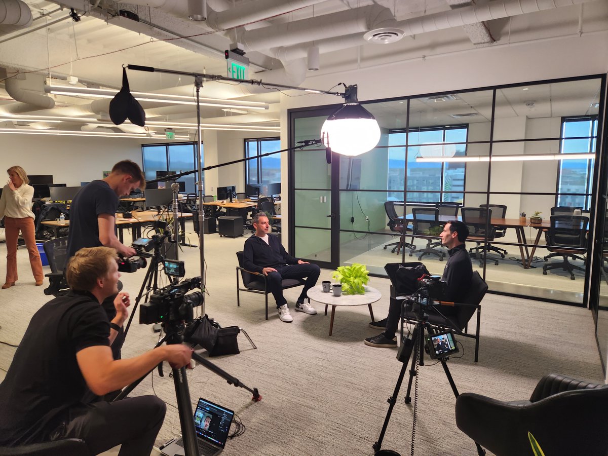 Double the CEOs &amp; the insights.💡#CloudNClear features two top tech CEOs in Colorado. TUNE IN TUESDAY! Host @Safoian sits w/<a href="/mariociabarra/">Mario Ciabarra</a>, CEO at <a href="/QuantumMetric/">Quantum Metric</a>, to discuss his company's evolution, #customerdata, &amp; leveraging #GenAI. 📻 LIKE &amp; SUBSCRIBE: ow.ly/wfQU50Sesuy