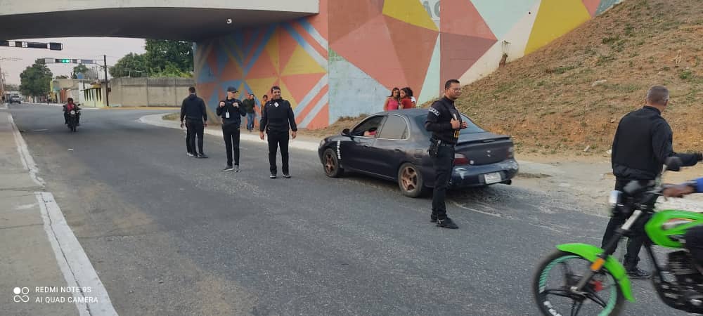 #VenezuelaJusticiayPaz
#NicoTieneLasRiendas
Operativo preventivo. Por la #Paz y #Justicia.