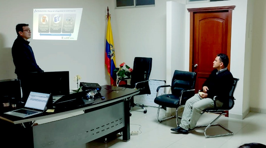 DinarpEc's tweet photo. Explicamos aspectos relacionados al #EGSI y su aplicación institucional, los riesgos de seguridad existentes; así como, recomendaciones específicas y generales sobre el uso de los activos de información y tecnologías en lo institucional y personal. https://t.co/x8tMofZmvO