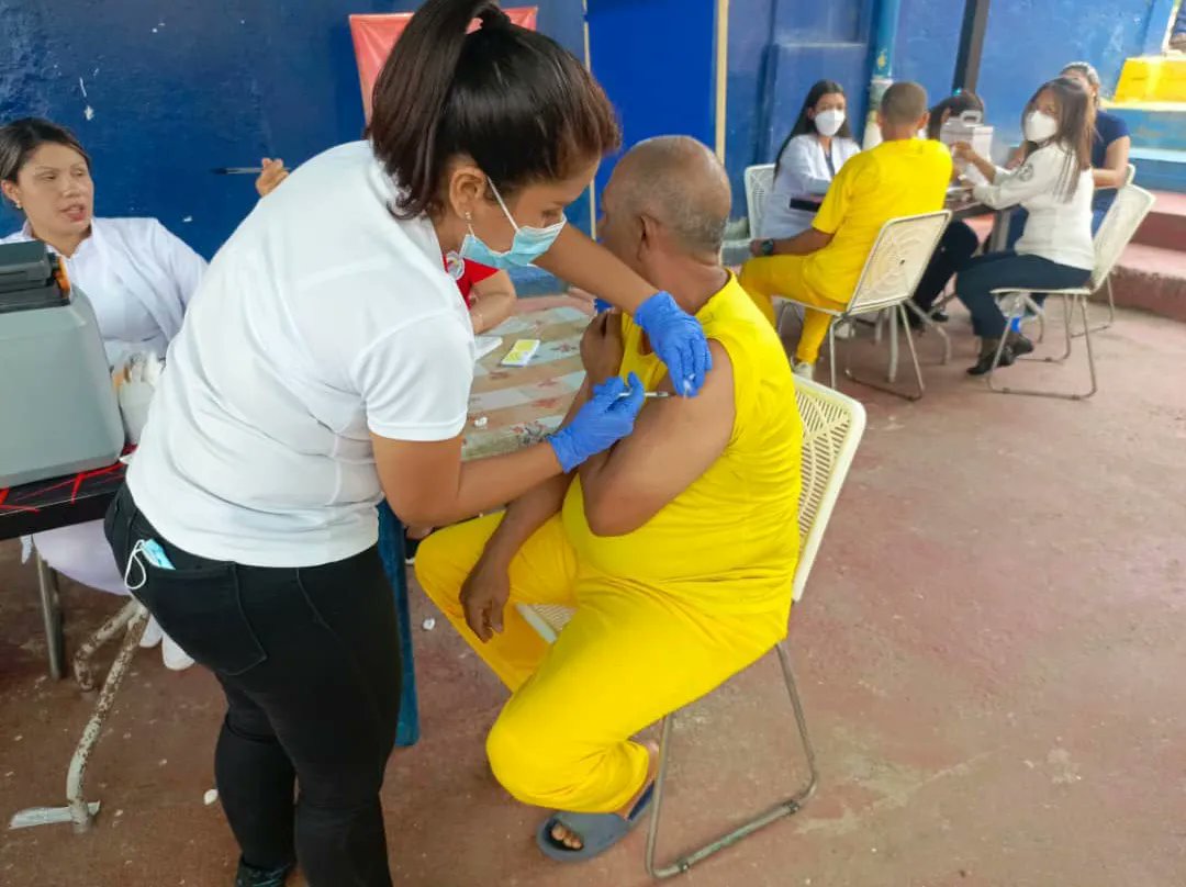 transitoCaracas's tweet photo. Por instrucciones de nuestra Ministra Celsa Bautista se realizó jornada de atención medica a los privados de libertad, garantizando les sus derechos humanos...

#VenezuelaJusticiaYPaz
#NicoTieneLasRiendas https://t.co/yLG5fyfE2l