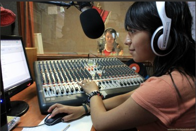 revista_commons's tweet photo. “Creando el #derecho a la #comunicación desde abajo: radios comunitarias sostenibles en Venezuela, Ecuador y España” de @cruztornay  de @unisevilla, puedes leerlo en:  https://t.co/eEc1hXMpzc
#radioscomunitarias
#sostenible
#empoderamiento https://t.co/pkf4atUrfn