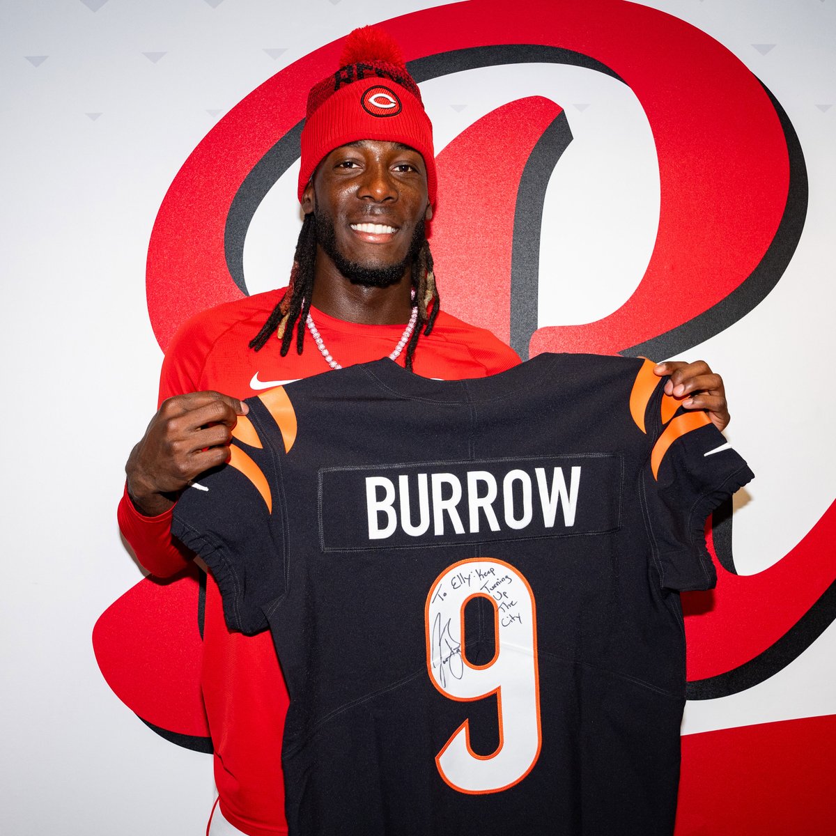 "Keep turning up the city"

Joe Burrow showing love to Elly De La Cruz 🔥

(via <a href="/Reds/">Cincinnati Reds</a>)