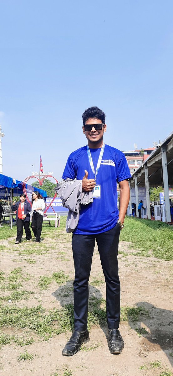 Aab Samajh Me Aa Raha hai ki Log Bure Nahi Hote Main Hi Kuch Jyada Acha hu🙏 #laxmithakur #nepal