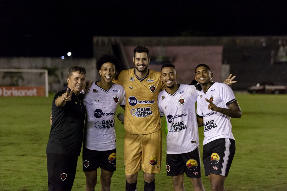 BotafogoPB's tweet photo. "Piza celebra melhor início de Série C da história do Belo: Em sete jogos, o Botafogo somou 19 dos 21 pontos possíveis."

Leia a matéria completa em: https://t.co/NoGS3fCi4i

📸 Cristiano Santos 

#MaiorDaParaíba #CampeonatoBrasileiro #SérieC #SegueOLíder https://t.co/oubw5OUtDW