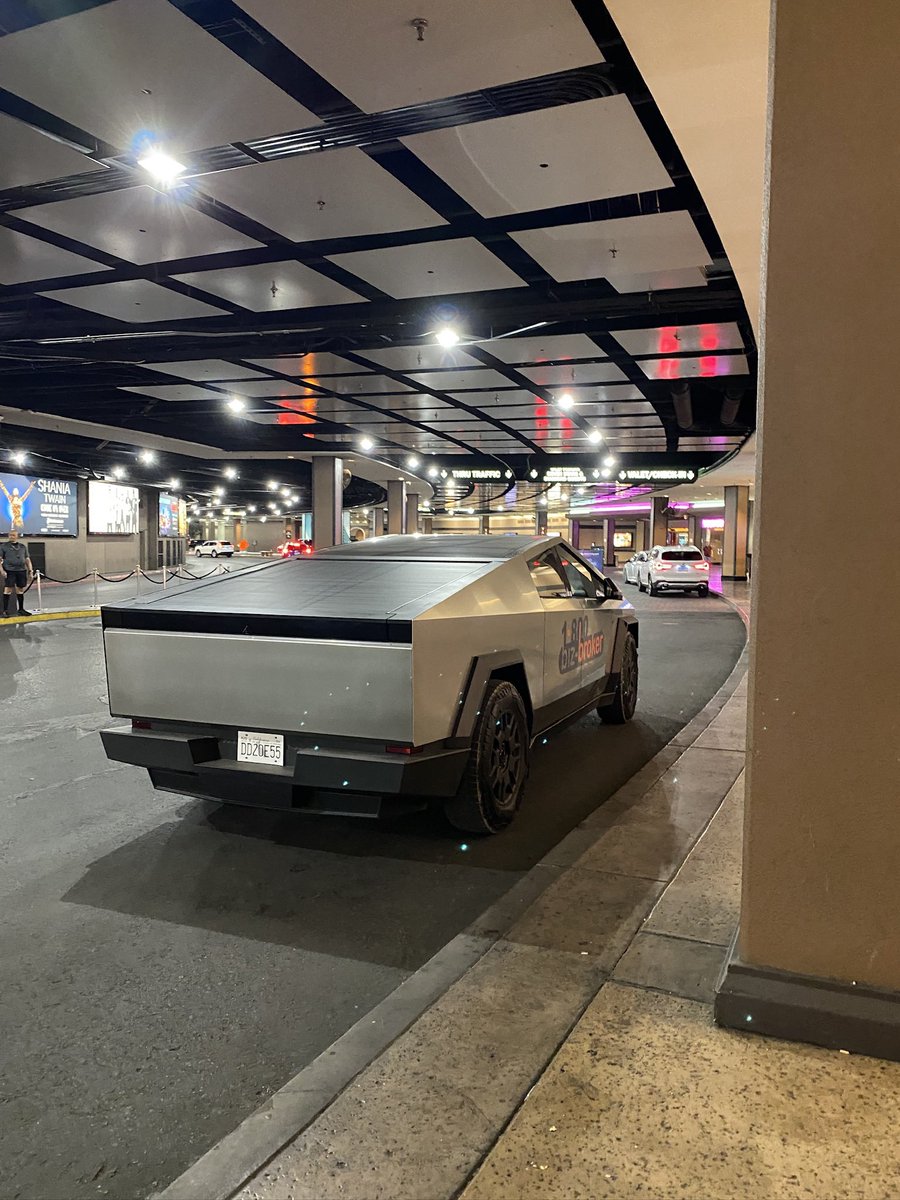 Isaracingteam's tweet photo. Why I don’t see any of those Tesla in 🇨🇦 @elonmusk ? So many in Vegas. #tesla https://t.co/HBTtwAJ2Rm