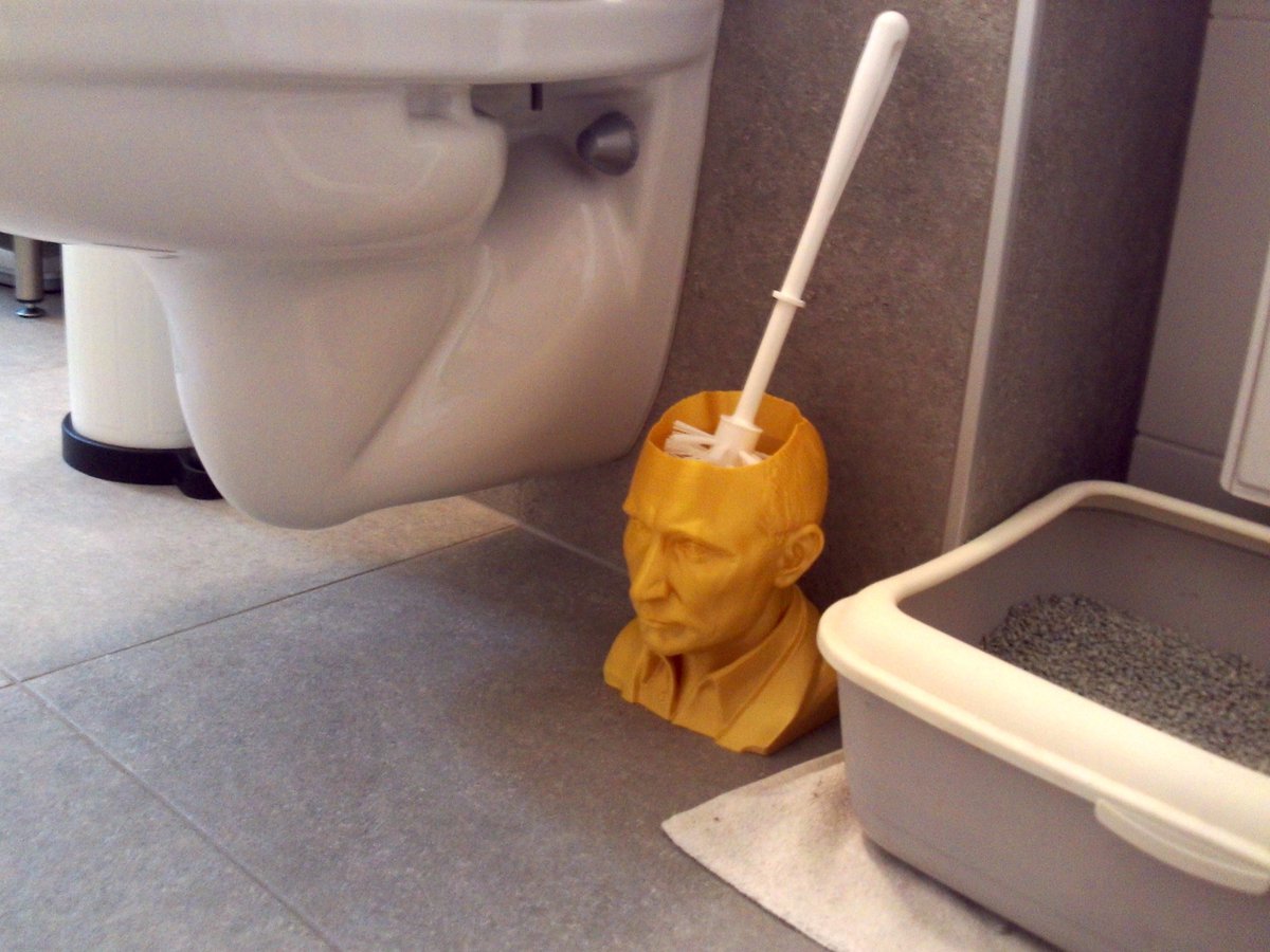Hippoliteus's tweet photo. Hab einen neuen Klobürstenhalter ausm 3D Drucker: 😁
#3Dprinting #Putin #Heisl https://t.co/huvMUHnajk
