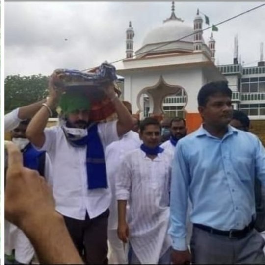 4 बार की मुख्यमंत्री,राष्ट्रीय पार्टी की लीडर बहन जी को कांग्रेस प्रवक्ता सुमित चौहान <a href="/Sumitchauhaan/">Sumit Chauhan</a> ये परसेप्शन बनाने की कोशिश कर रहे है की एक आरक्षित और मुस्लिम बाहुल्य क्षेत्र नगीना सीट से जीतने वाले चंद्रशेखर रावण बहन जी का विकल्प है
लेकिन अखिलेश यादव और राहुल गांधी क्यो नही?