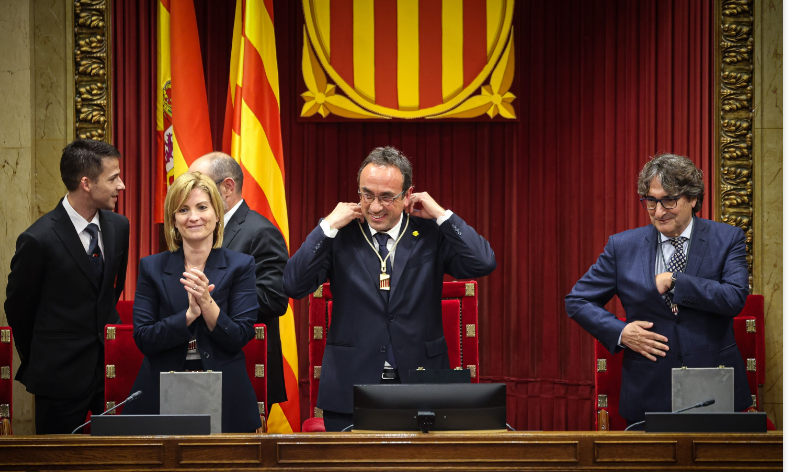 estatcatala's tweet photo. El diputat exrepresaliat Josep Rull és escollit president del nou Parlament, que tindrà una Mesa amb majoria independentista. Aquest és el camí UNITAT independentista! @joseprull https://t.co/ygSQdgQZhw