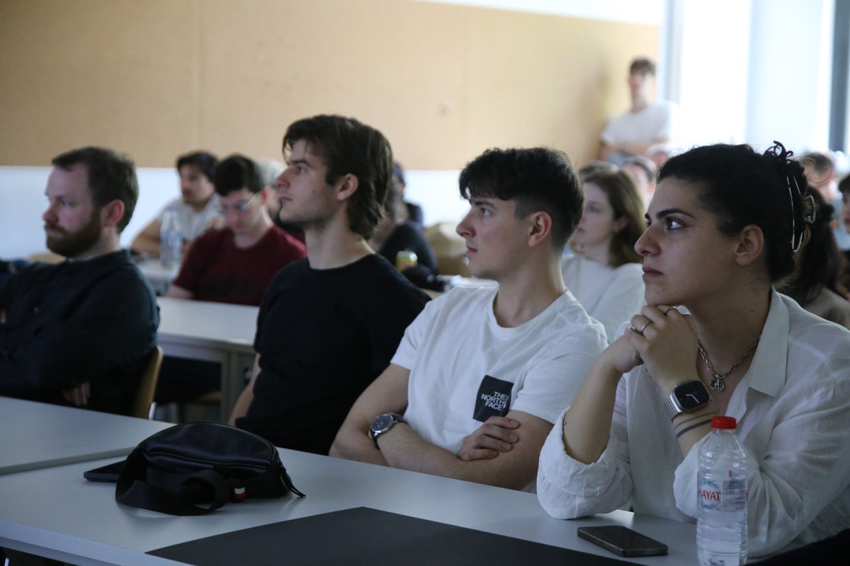 berlin_int's tweet image. Today, we had the privilege of hosting an insightful lecture by renowned architect and professor Neil Leach titled &quot;Alien Intelligence: An Introduction to AI for Architects.&quot; 

#EventRecap #NeilLeach #AIforArchitects #Architecture #DigitalDesign