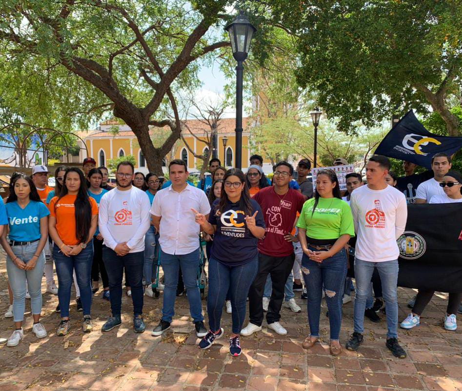 ECJuventudesVE's tweet image. #08Jun | En Falcón se juramentó el equipo de @JovenesConVzla_, en apoyo a la candidatura de Edmundo Gonzalez. 🇻🇪

 Desde la Juventud de #EncuentroCiudadano apostamos a la organización y el trabajo en unidad desde todos los sectores para GANAR este 28 de julio. 
 
Estamos #ConVzla