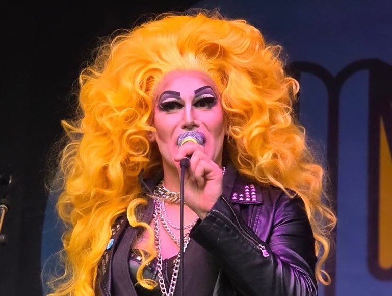 BeverlyRage's tweet photo. Thanks for a great start to pride season! Midsommarfest was incredible as usual!
#bevrageandthedrinks #punkrock #dragband
Look by me and hair by @TheonlyMadd https://t.co/XiUBn318Vp