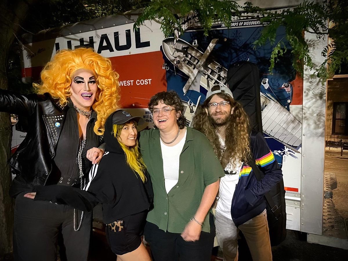 BeverlyRage's tweet photo. Thanks for a great start to pride season! Midsommarfest was incredible as usual!
#bevrageandthedrinks #punkrock #dragband
Look by me and hair by @TheonlyMadd https://t.co/XiUBn318Vp