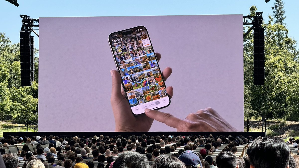 spin9's tweet image. iOS 18 ปรับปรุงครั้งใหญ่ที่สุดของแอพ Photos 

ให้สามารถ browse ได้ง่ายขึ้น ฟิลเตอร์ภาพบางหมวดหมู่ออกได้ เช่น ไม่แสดงภาพแคปหน้าจอ

แบ่งหมวดหมู่อัตโนมัติ ตามเวลา, คนในรูป, ประเภท, สถานที่, ทริป 

#WWDC24