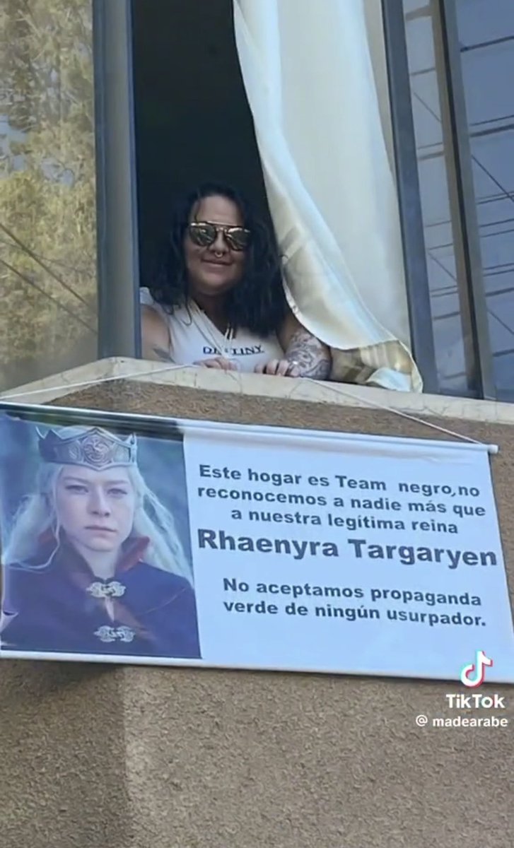 juegoofthrones's tweet photo. los de hotd: ahora es el momento de elegir un bando 

yo desde que nací: https://t.co/TEIuLlDubA