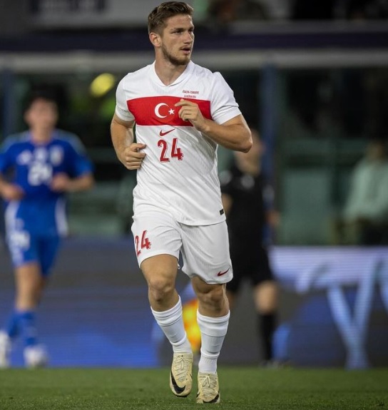 A Milli Takım formasıyla ilk kez 11'de sahada. #SemihKılıçsoy 🇹🇷