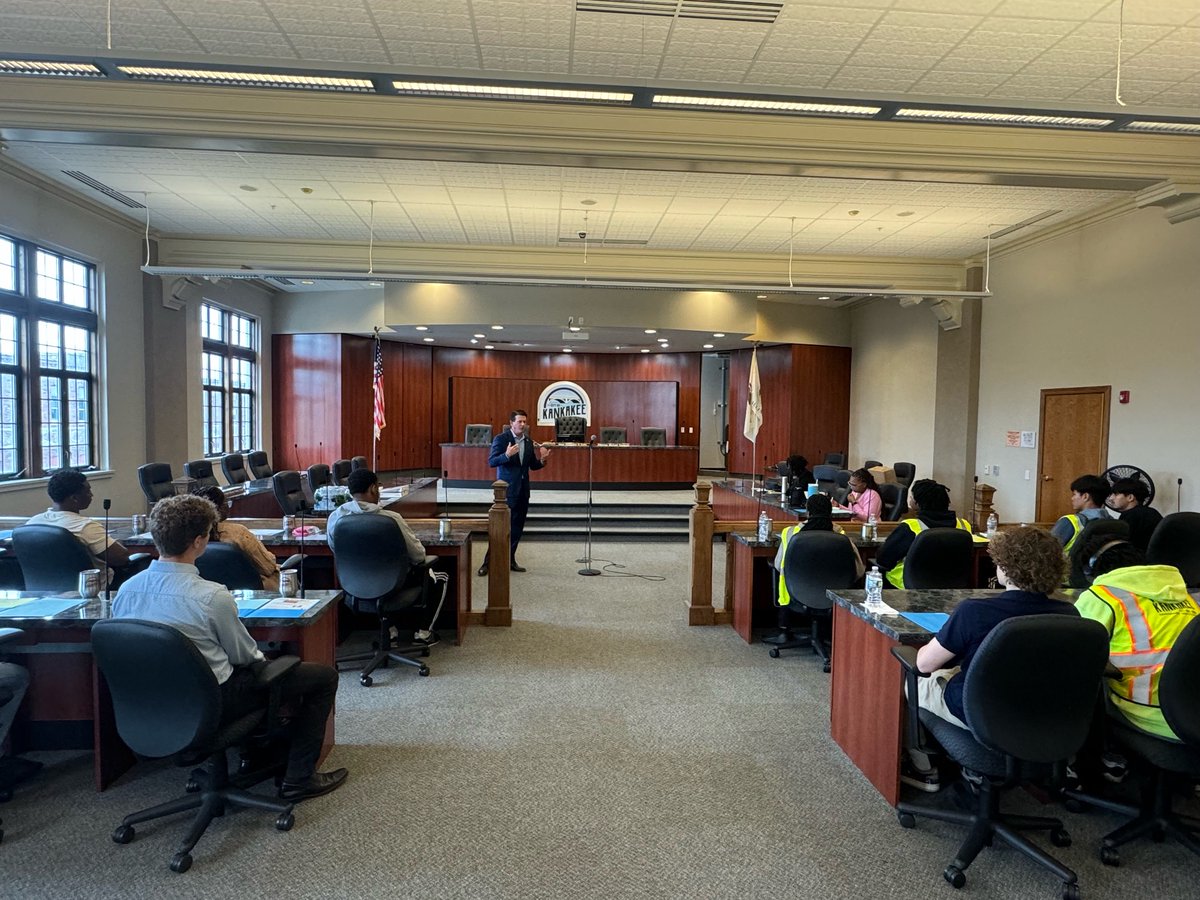 CityKankakee's tweet image. 🎉 ¡La ciudad de Kankakee está zumbando con entusiasmo a medida que arrancamos el programa de Verano de Empleo para Jóvenes de Kankakee (KEYS)! 🎉

🚀 #KEYSProgram #YouthEmpowerment #KankakeeCommunity