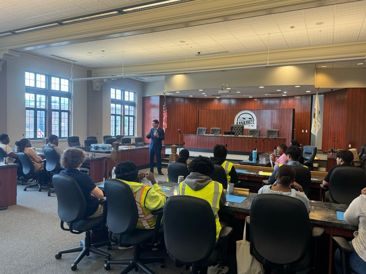 CityKankakee's tweet image. 🎉 ¡La ciudad de Kankakee está zumbando con entusiasmo a medida que arrancamos el programa de Verano de Empleo para Jóvenes de Kankakee (KEYS)! 🎉

🚀 #KEYSProgram #YouthEmpowerment #KankakeeCommunity