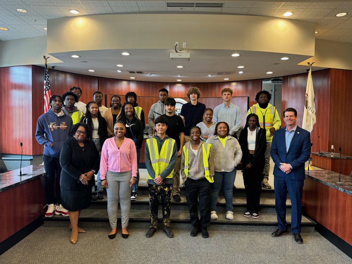 CityKankakee's tweet image. 🎉 ¡La ciudad de Kankakee está zumbando con entusiasmo a medida que arrancamos el programa de Verano de Empleo para Jóvenes de Kankakee (KEYS)! 🎉

🚀 #KEYSProgram #YouthEmpowerment #KankakeeCommunity