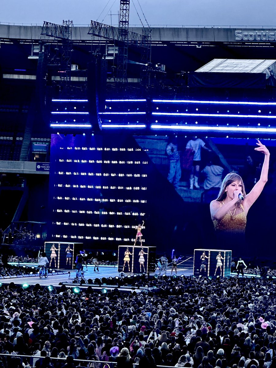 Michieldewt's tweet image. Still recovering from the Eras tour in Edinburgh. Het was fantastisch✨🫶🏻🐍🪩💕🤍 #EdinburghTStheErasTour 
#erastour @taylornation13