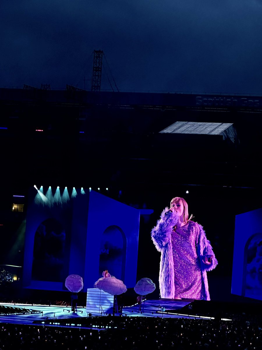 Michieldewt's tweet image. Still recovering from the Eras tour in Edinburgh. Het was fantastisch✨🫶🏻🐍🪩💕🤍 #EdinburghTStheErasTour 
#erastour @taylornation13