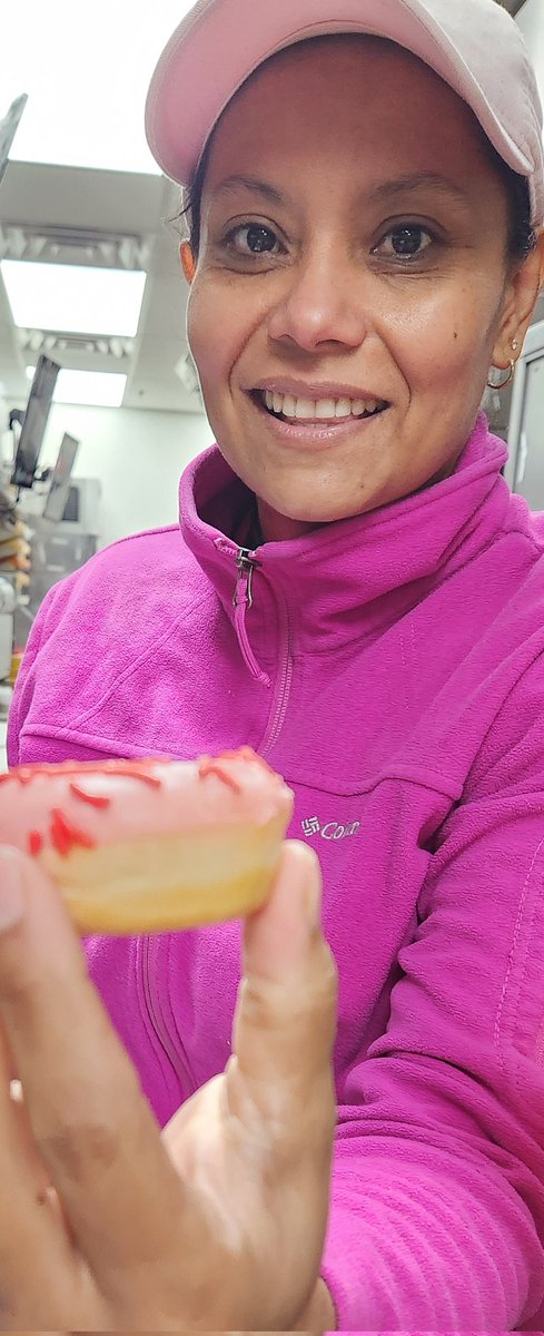 Chris03Trevino's tweet image. Happy National 🍩 day! Super proud to be chosen as the culture captains for our area! #IamTheChosenOne #IamHer #DoWhatYouLove #ChilisLove #HowManyPicsIsTooMany @Roymascorros @sammiieli @txsamie85