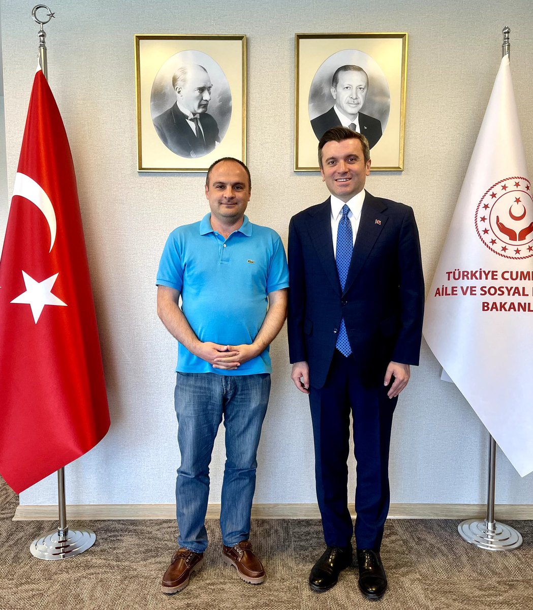 anchormanmurat's tweet photo. Duruş-Samimiyet-Güven..
@yavuzselimkiran = Adam.. https://t.co/CwLab8KxXH