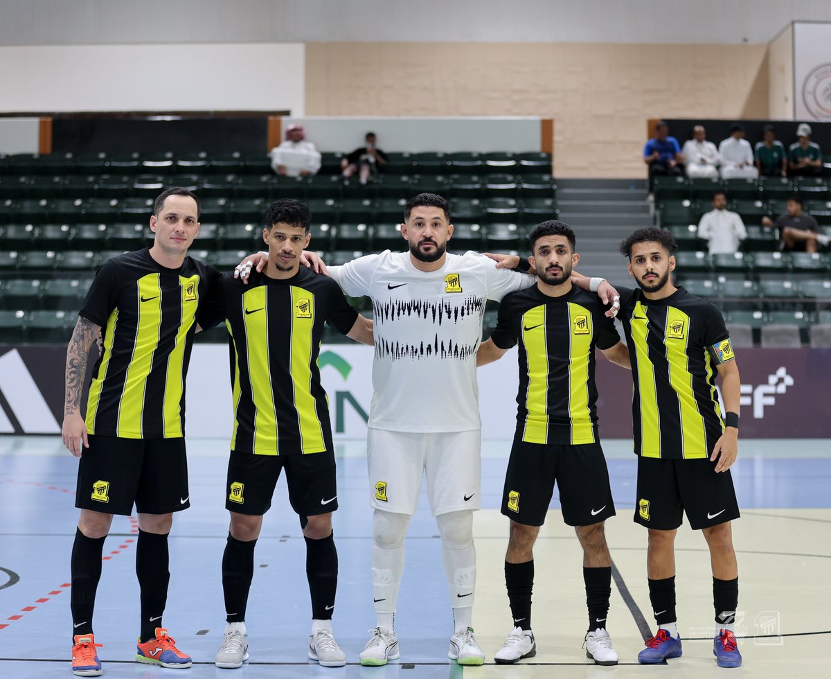 ittihad_cn's tweet photo. نمور الصالات إلى النهائي بعد الفوز على الزلفي 9-2 💪🏻💛
تهانينا للنمور 👏👏 https://t.co/dF272UqDF2