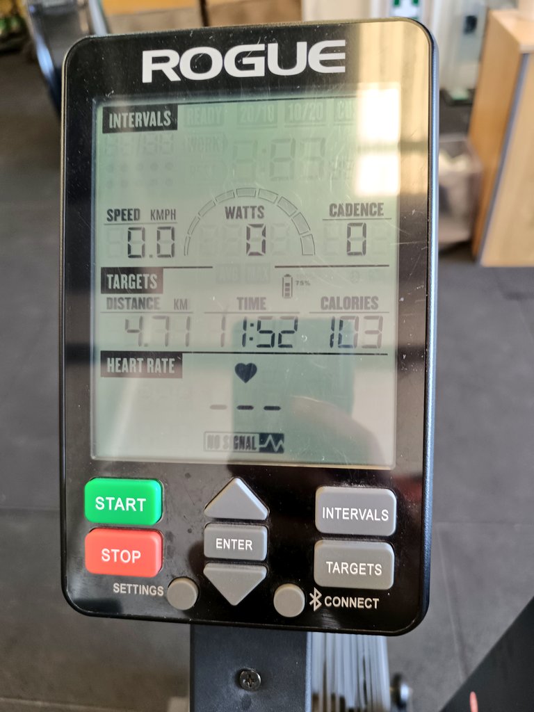 oscarpventura's tweet image. Hoy en #Crossfit tocaba quemar las cervezas de Madrid a base de buenos #intervals 💪🏼🥵