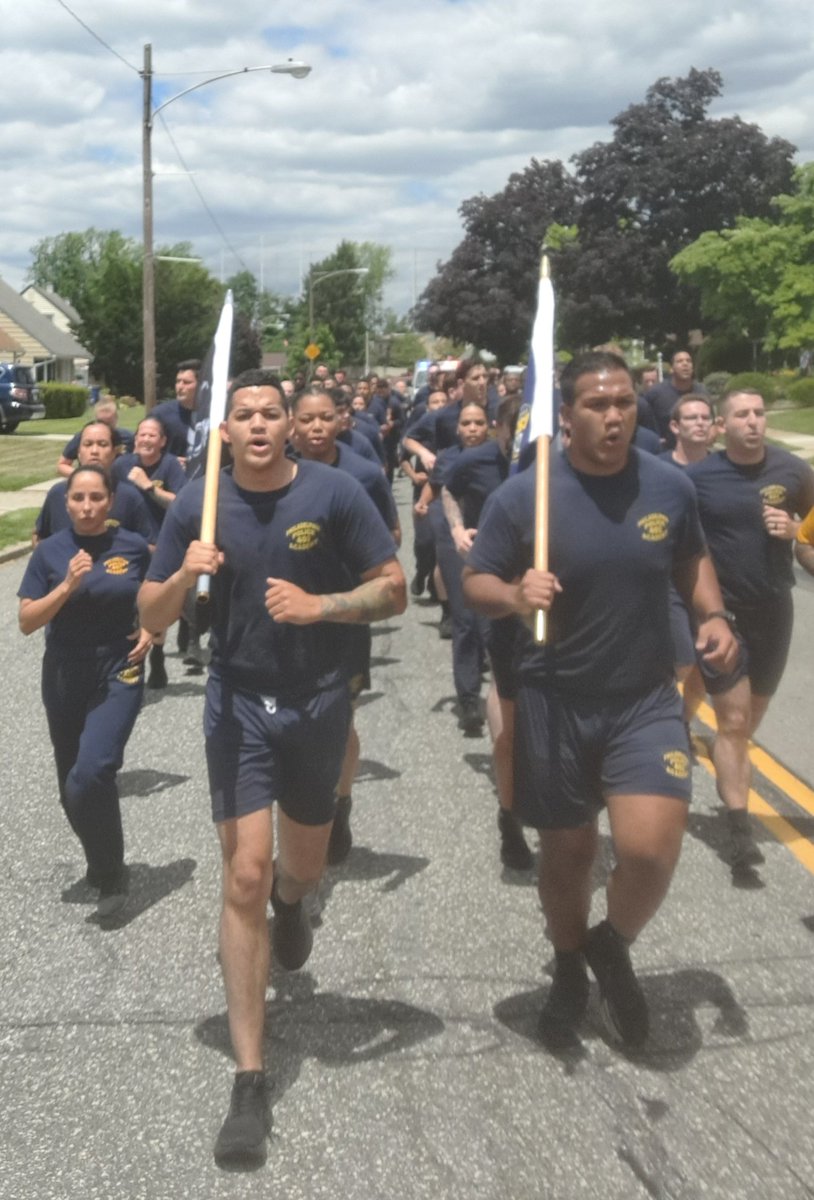 PPDSteveClark's tweet photo. Beautiful day at @PPDRecruitTrng for the last group run of Class 402. Newest @PhillyPolice officers coming soon.
#Class402
#WeAreTheBlue402
#StrongAndTrue402
#HonorIntegrityService https://t.co/qvwvA3toN1