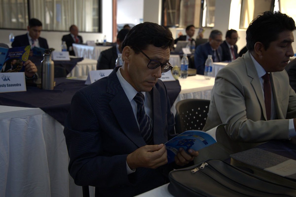 AdventistasANoP's tweet photo. ⁦@PrJCabrera⁩ informa como las personas conocen más de Jesús a través de los cursos que dictan en #EscuelaBíblica y el crecimiento  de las emisoras @radiontperu⁩ en el territorio de ⁦@AdventistasANoP⁩ para la #JuntaPlenariaANoP https://t.co/4UnkKOPLiJ