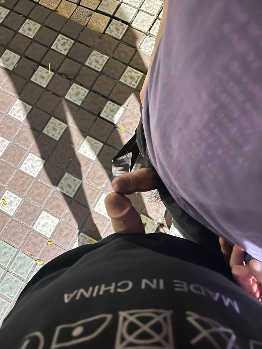 dddddd17cm's tweet photo. 在街上突然有性欲怎么办。当然是牵着走啦 https://t.co/k90a2EXGWe