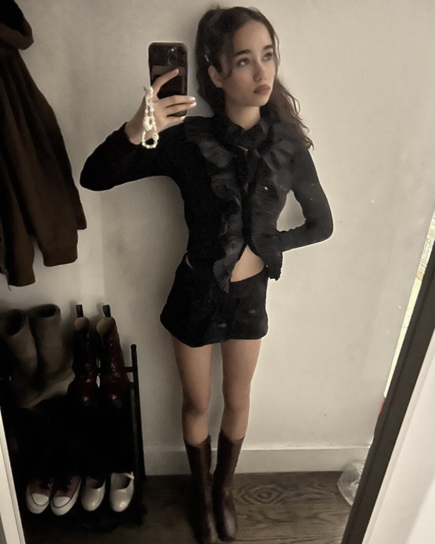 kroseX23's tweet photo. I want Kinney’s LI to be a Pop Princess https://t.co/27rPnPxrSJ