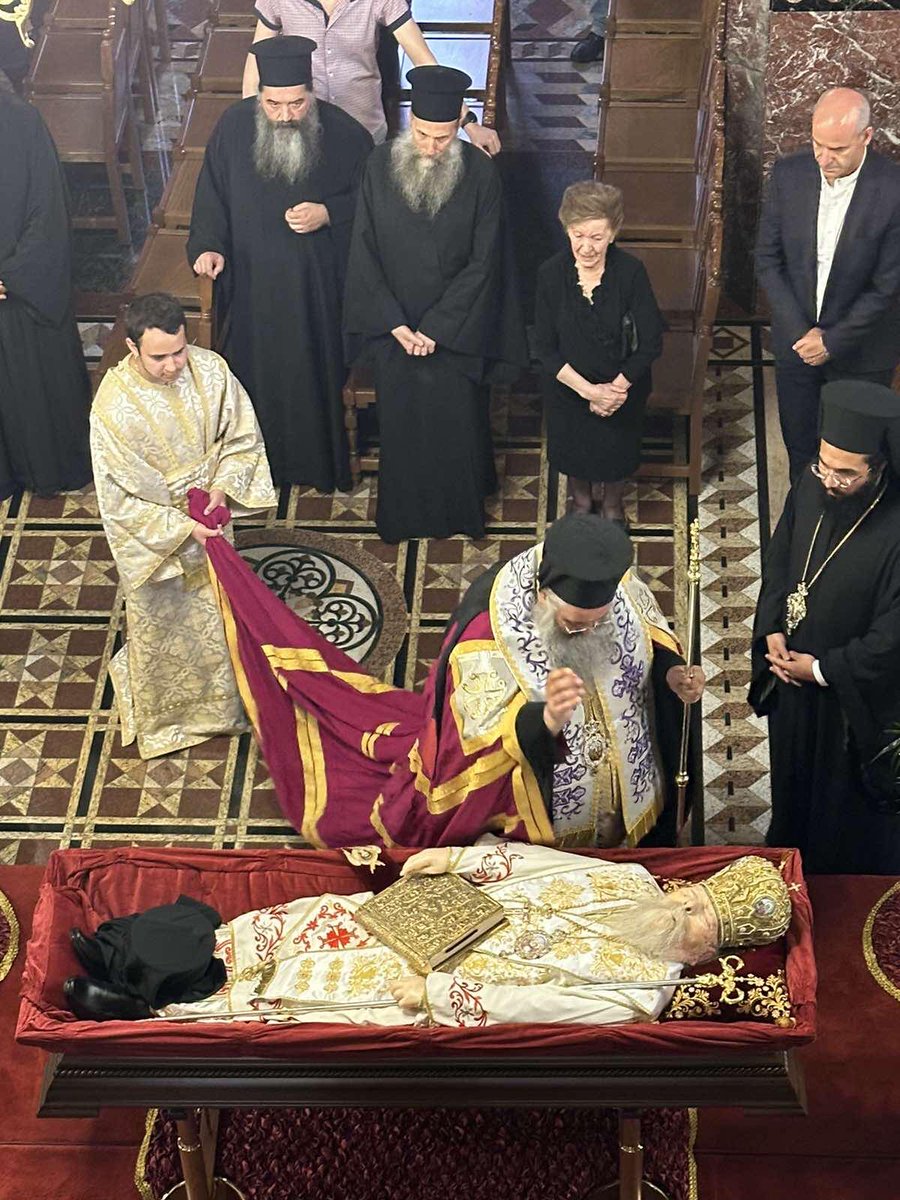 ΤΟ ΣΚΗΝΩΜΑ ΤΟΥ ΜΑΚΑΡΙΣΤΟΥ ΜΗΤΡΟΠΟΛΙΤΟΥ ΑΓΑΘΟΝΙΚΟΥ ΤΕΘΗΚΕ ΣΕ ΔΗΜΟΣΙΟ ΠΡΟΣΚΥΝΗΜΑ. pieria.tv/to-skinoma-tou…