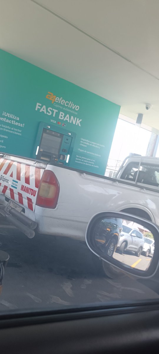 Autobanco de la Fco de Orellana está superrrr lento estoy esperando desde las 12.05 minutos solo habían 2 personas delante mio, han pasado mas de media hora y apenas ha avanzado 1 persona...