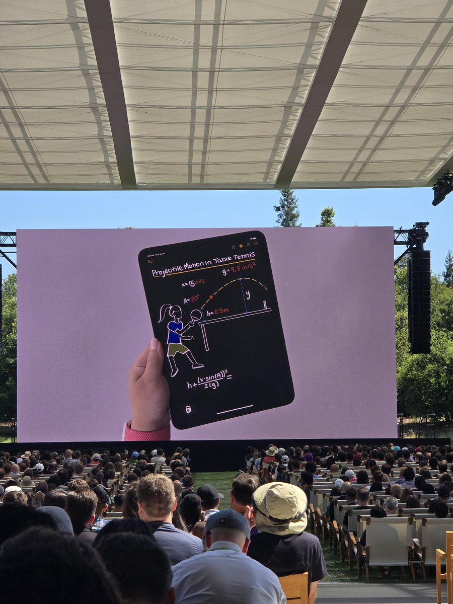 MKBHD's tweet image. Ok you know what? That's sick
Math Notes = write down a math problem with Apple pencil and the app solved it immediately
They're not calling it AI (they haven't said it once yet) but that's powerful