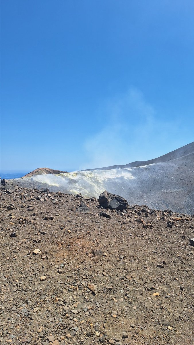 Stunning fumarolic field at Volcano island (Sicily) these days! #vulcanoisland #aeolianislands #ingv #uniba #earthscience #volcanology