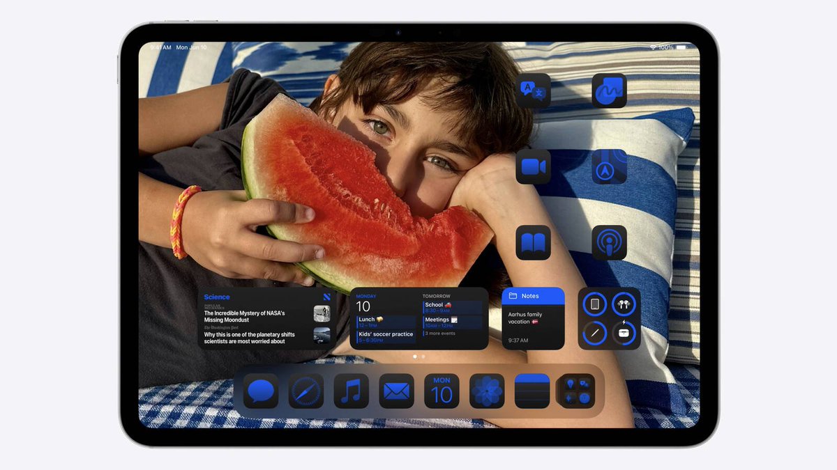 vprwr's tweet photo. Contrast *nightmare* on display in the keynote https://t.co/tLri363TYr