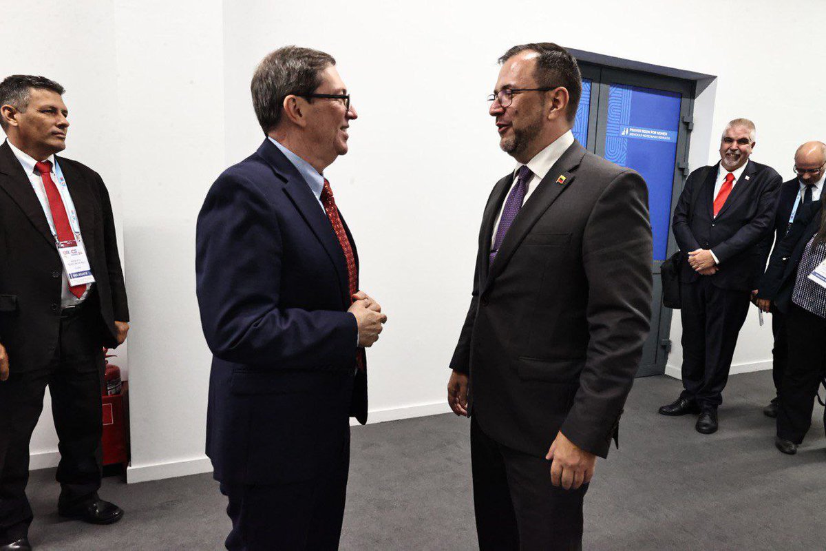 Siempre es un honor saludar al canciller de la hermana Cuba 🇨🇺, Bruno Rodríguez, durante este encuentro de los BRICS+ en el que buscamos fortalecer la cooperación solidaria entre nuestros pueblos. Hemos enviado un cálido abrazo al Gobierno y al pueblo cubano, quienes son
