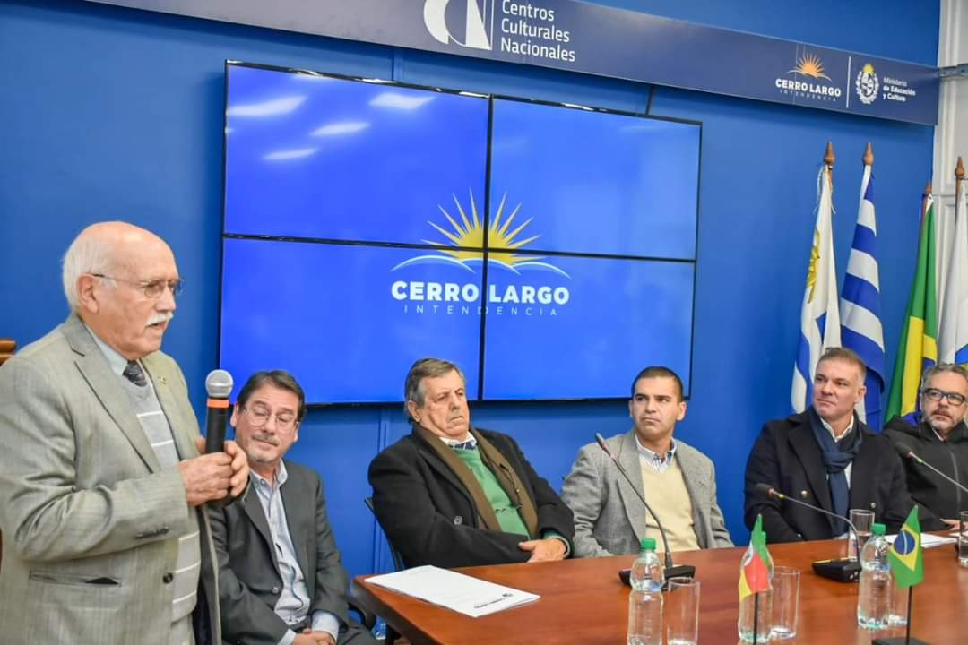 DivaldoLara's tweet photo. Assinamos Acordo de Cooperação e Irmanamento com a cidade de Melo, no nosso vizinho Uruguai. 
Urcamp, Agricampanha, Associação Rural, Estância Paraízo, Instituto Cooperconecta  prestigiaram o momento da assinatura, junto ao Intendente de Cerro Largo, José Yurramendi Pérez . https://t.co/7idXqwYr0l