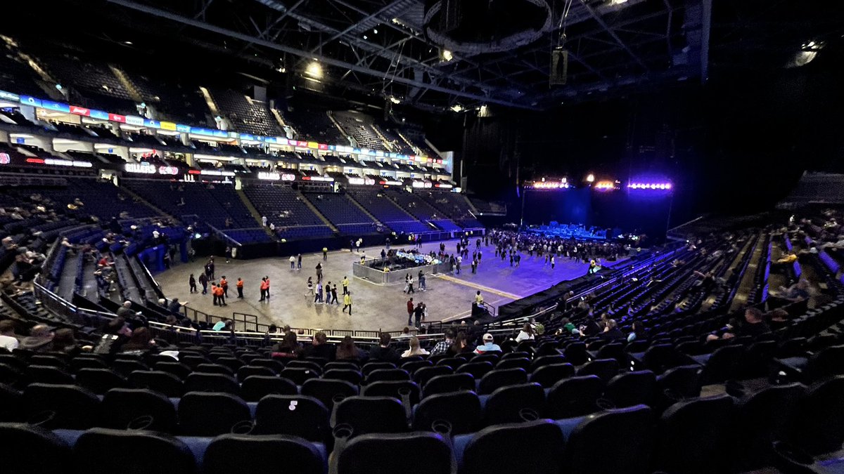 Minty_Fia's tweet photo. 02 Arena i am inside of you 

#dmtour #liamgallagher #oasis https://t.co/D5BOD2oHqG