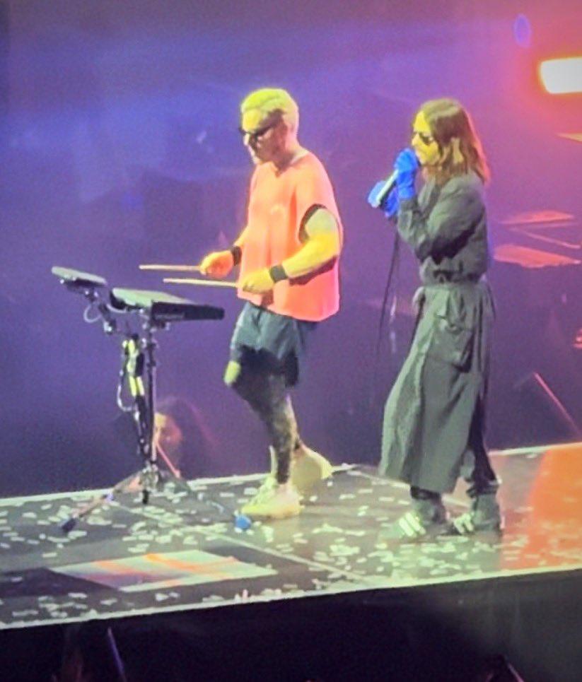 MusicPlayeur's tweet photo. @jaredleto @shannonleto @30secondstomars #birmingham  #epic #gig #livemusic https://t.co/u4OhTR2QLi