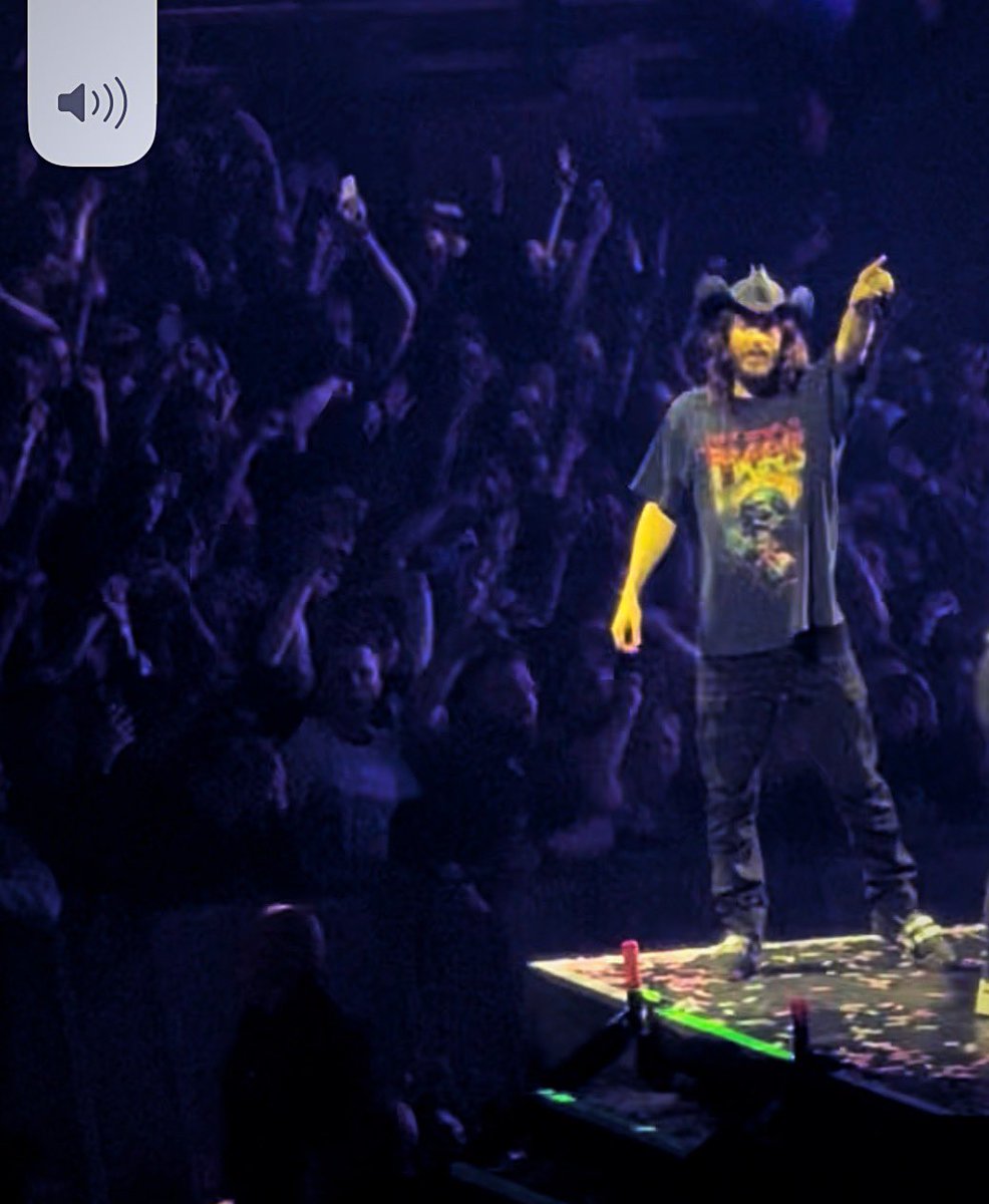 MusicPlayeur's tweet photo. @jaredleto @shannonleto @30secondstomars #birmingham  #epic #gig #livemusic https://t.co/u4OhTR2QLi