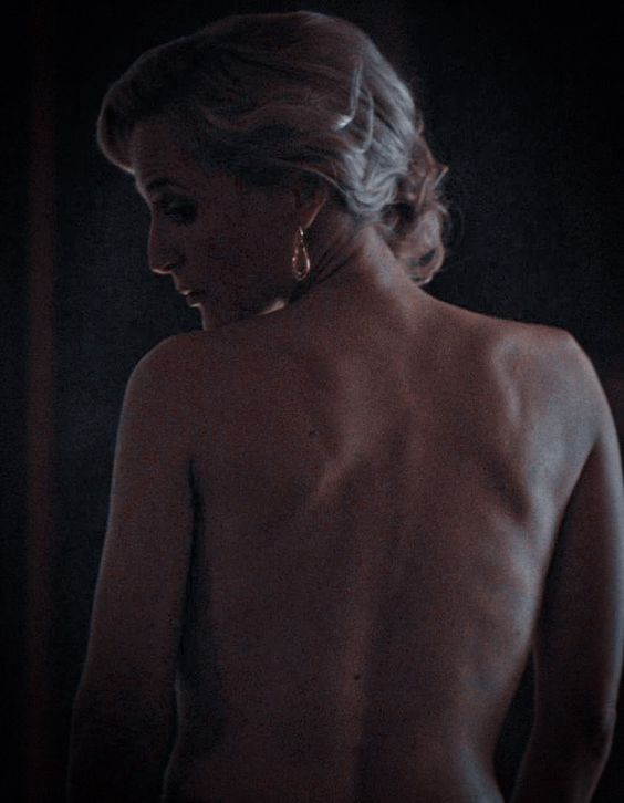 TheCinesthetic's tweet photo. gillian anderson as bedelia du maurier in hannibal https://t.co/wCguLem6C6
